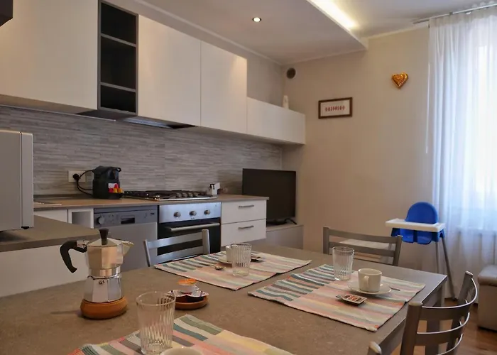 Faro Dell'estate Delizioso Bicamera Con Posto Auto Dietro La Grado