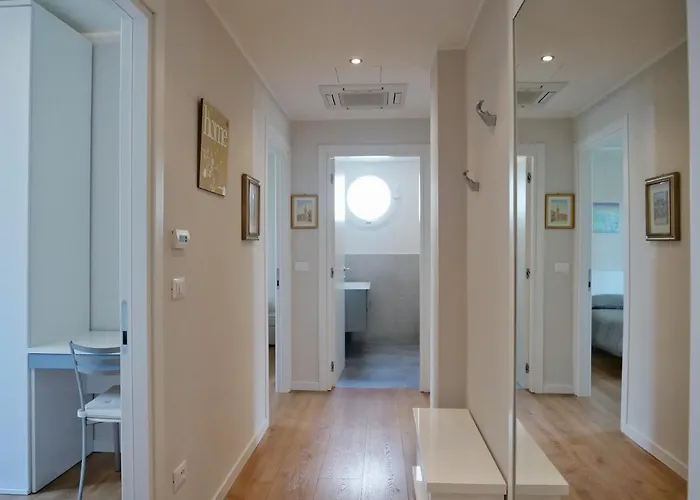 Faro Dell'estate Delizioso Bicamera Con Posto Auto Dietro La *