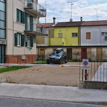 Faro Dell'estate Delizioso Bicamera Con Posto Auto Dietro La Grado