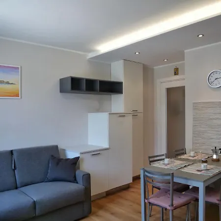 Faro Dell'estate Delizioso Bicamera Con Posto Auto Dietro La * Grado