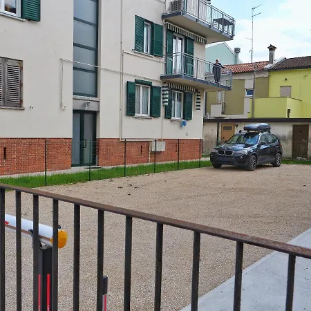 Faro Dell'estate Delizioso Bicamera Con Posto Auto Dietro La Apartman *