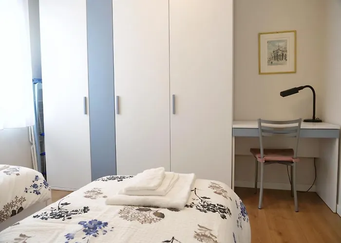 Faro Dell'estate Delizioso Bicamera Con Posto Auto Dietro La Grado