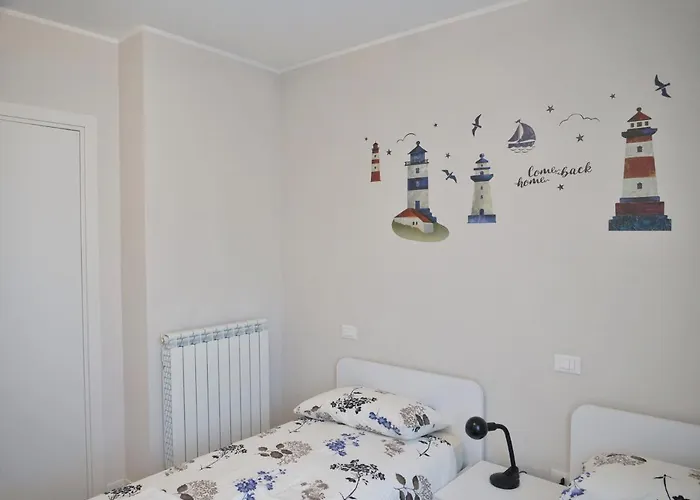 Faro Dell'estate Delizioso Bicamera Con Posto Auto Dietro La