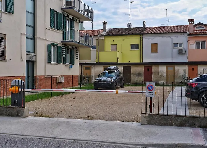 Faro Dell'estate Delizioso Bicamera Con Posto Auto Dietro La Grado