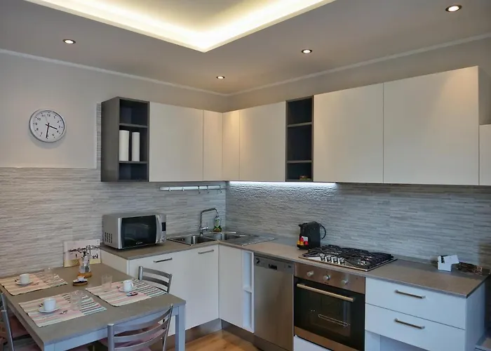 Faro Dell'estate Delizioso Bicamera Con Posto Auto Dietro La Appartamento