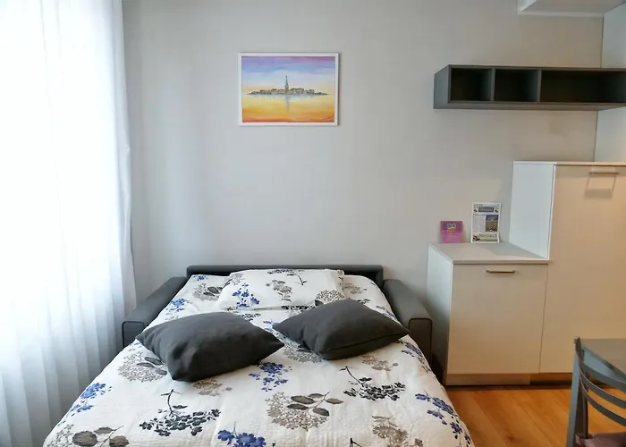 Faro Dell'estate Delizioso Bicamera Con Posto Auto Dietro La