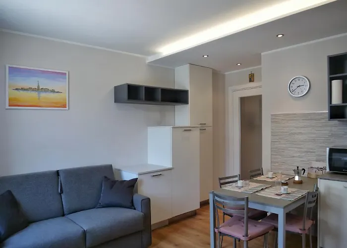 Faro Dell'estate Delizioso Bicamera Con Posto Auto Dietro La * Grado